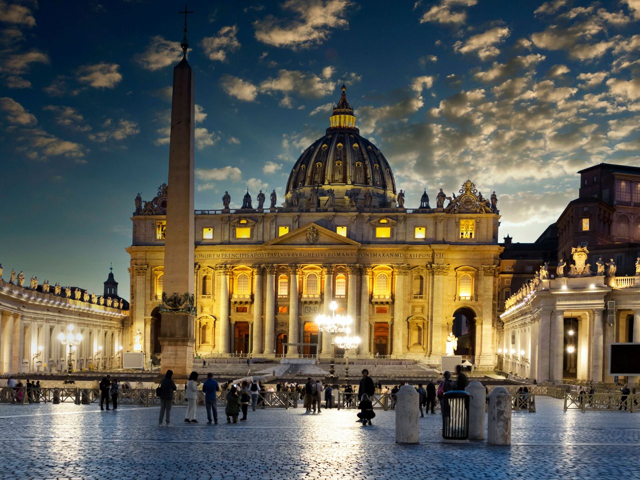 Petersdom bei Abenddämmerung