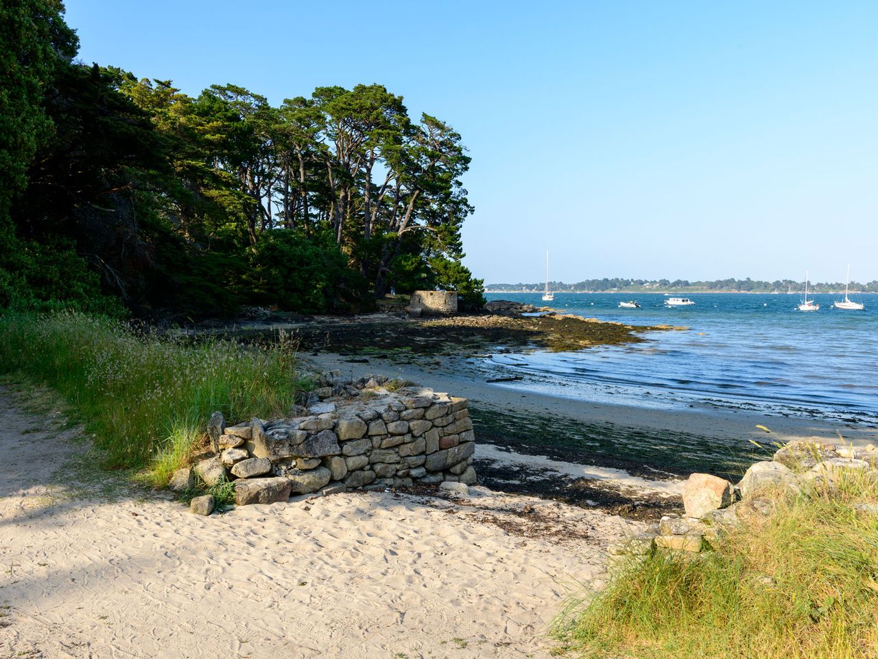 Strand auf der Île de Berder, Bretagne