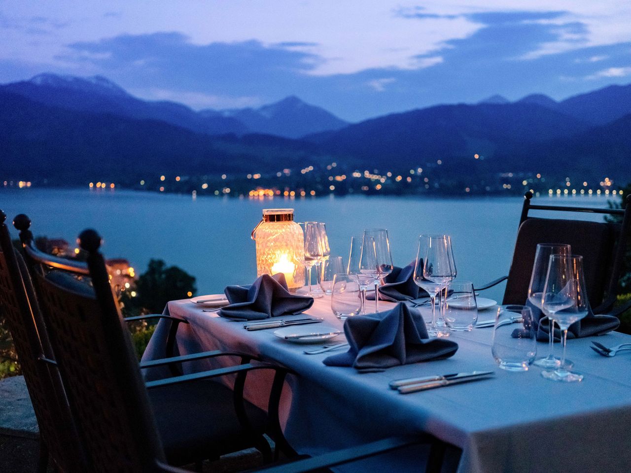 Sengerterrasse am Abend im DAS TEGERNSEE