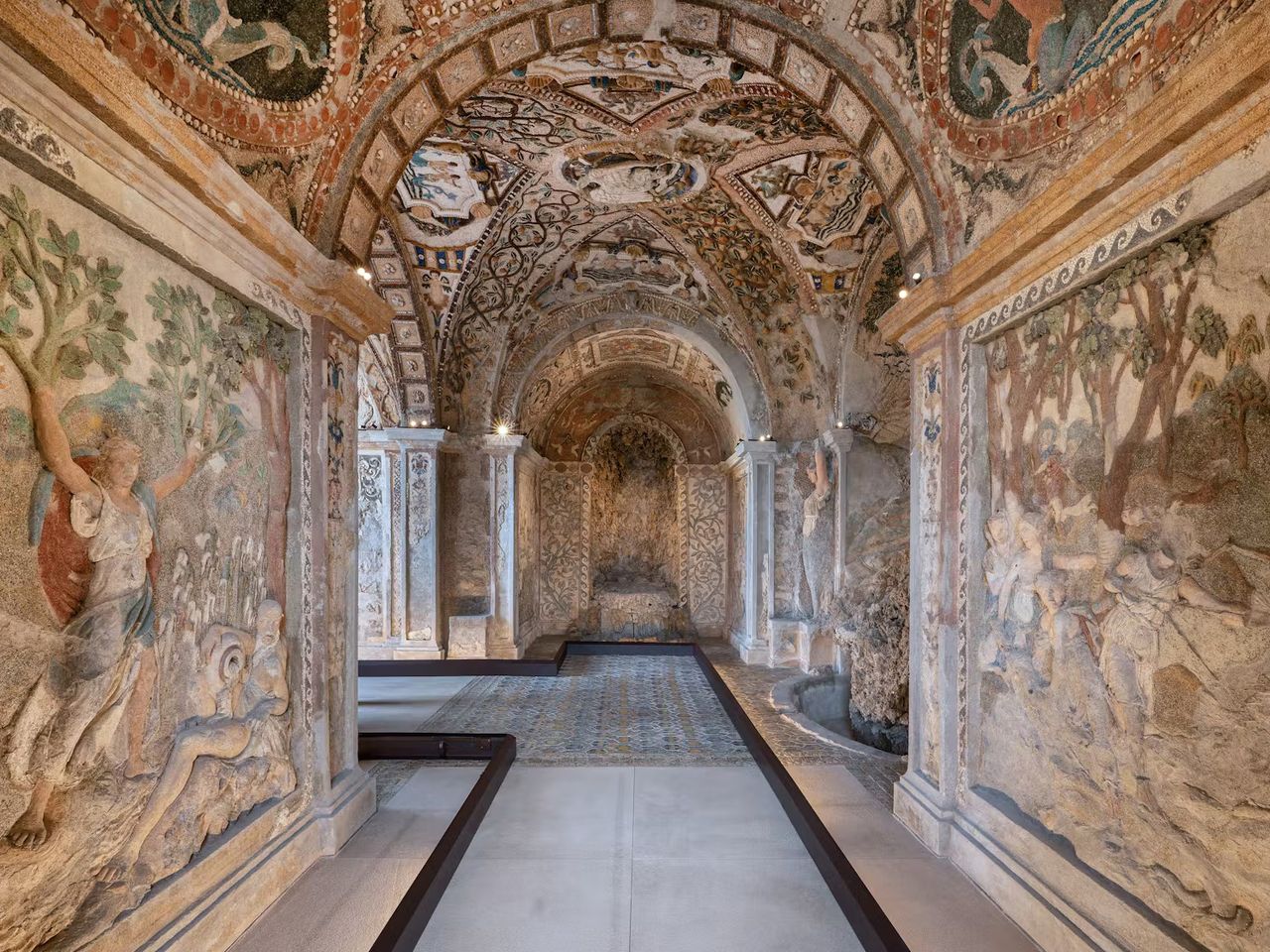 Grotta di Diana, Villa d'Este restauriert von Fendi