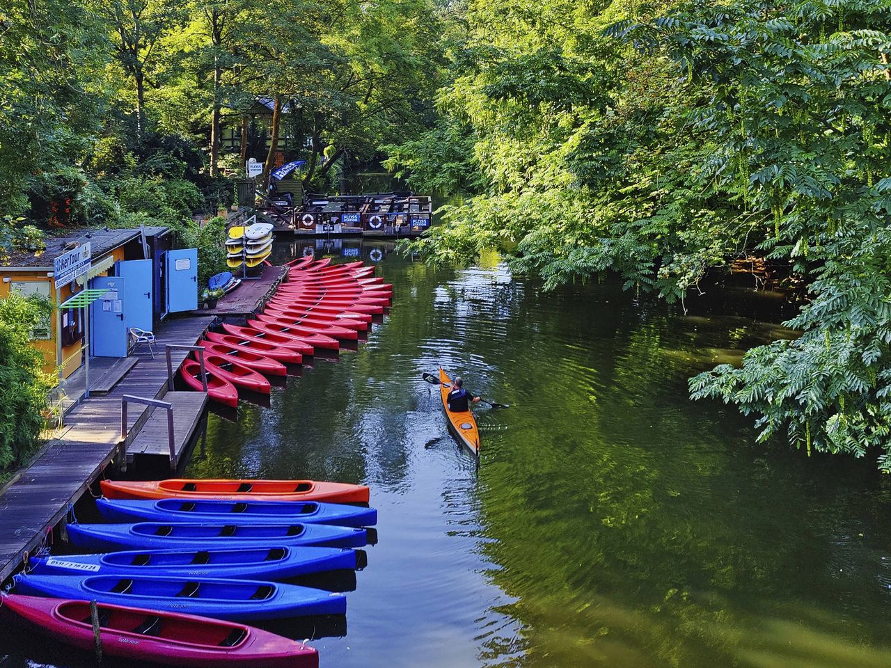 Fluss Oker mit Bootsverleih, Braunschweig