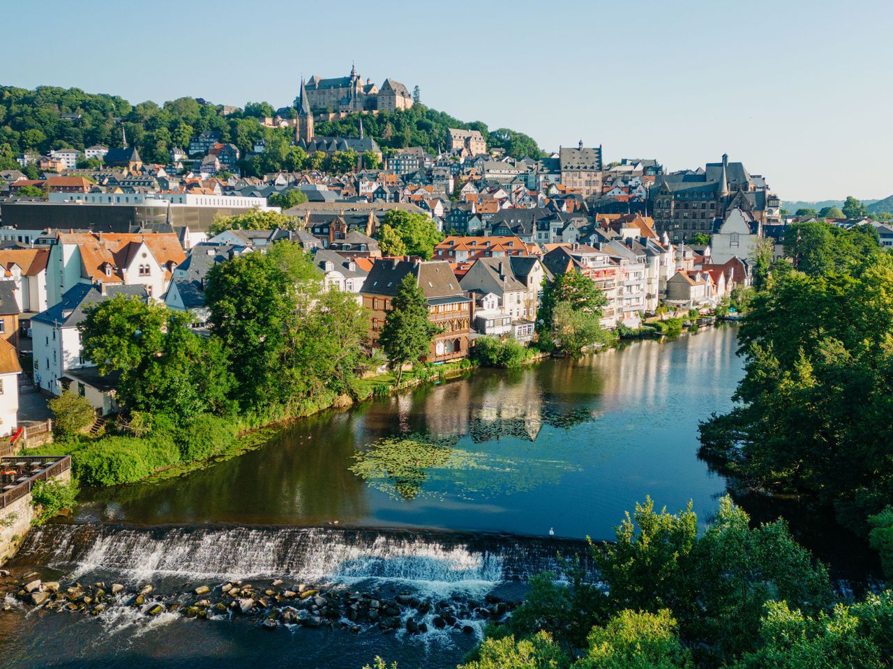 Luftaufnahme von Marburg und der Lahn