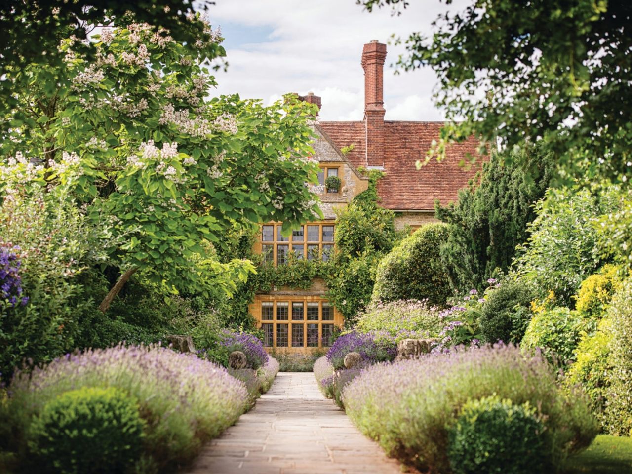 Le Manoir aux Quat'Saisons Exterior