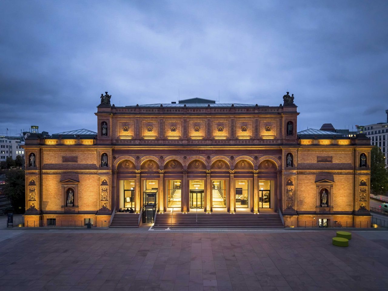 Hamburger Kunsthalle am Abend, Au&szlig;enansicht