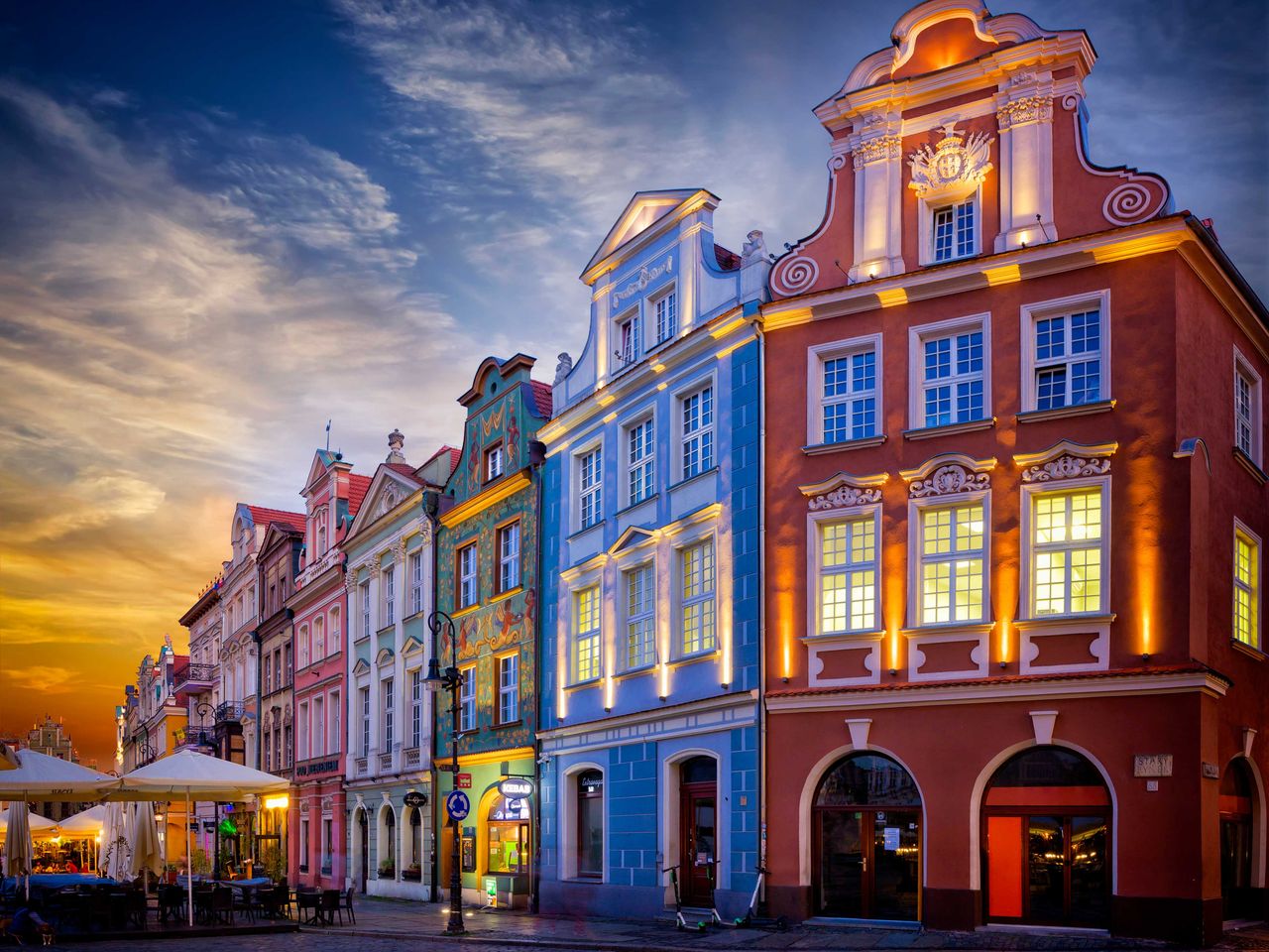 Bunte Häuserfassaden am Altstädter Ring in Posen, Polen