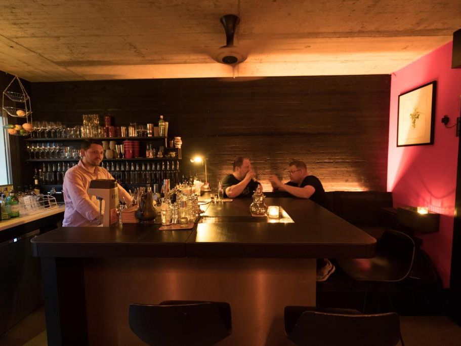 Der Tresen im The Tiny Cup in Frankfurt