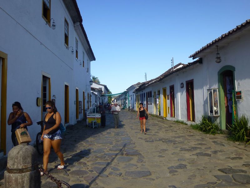 Die Gassen in Paraty werden leicht zur Stolperstrecke, sollte man nicht das passende Schuhwerk tragen.