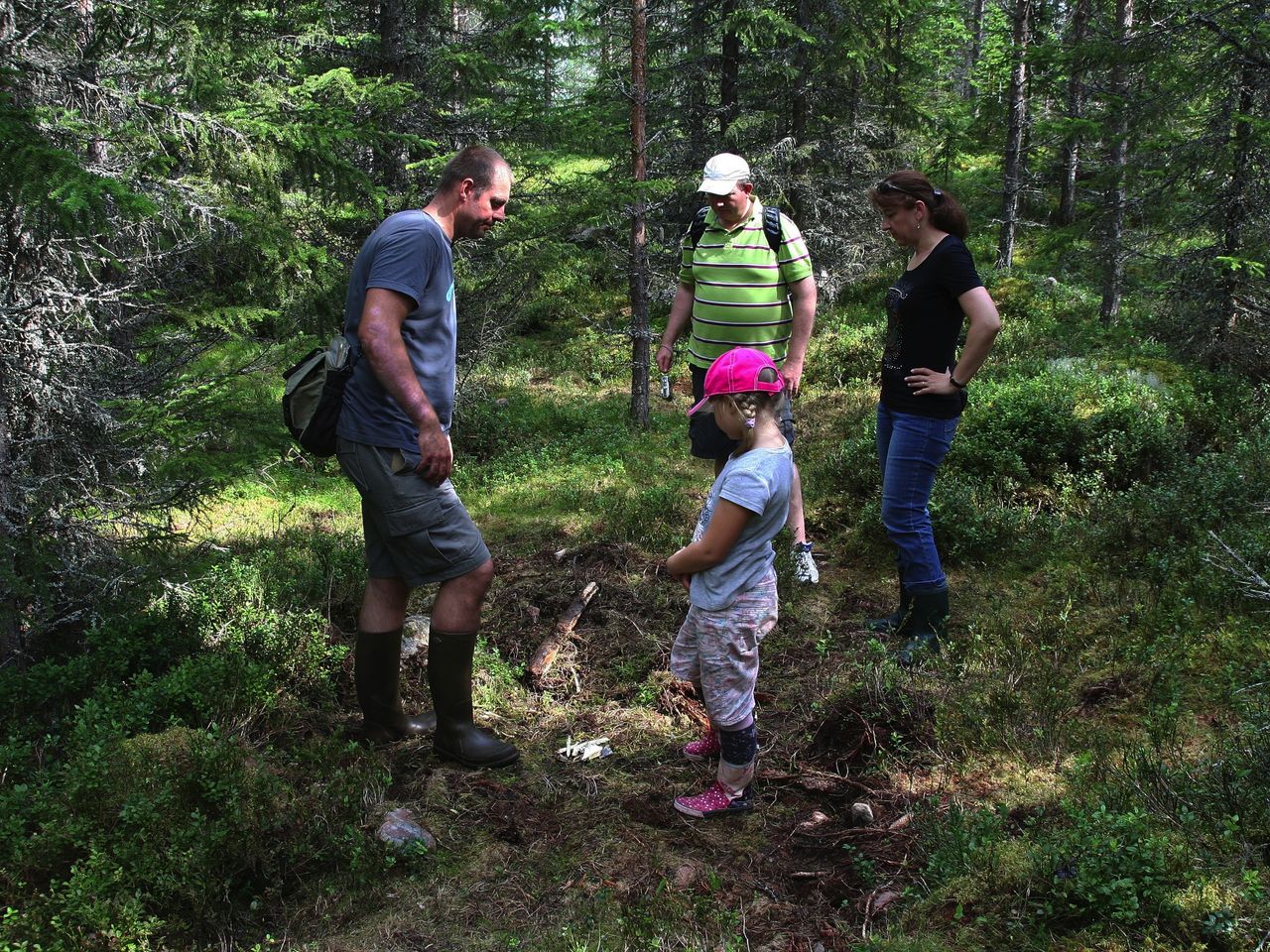Teilnehmer:innen einer Bärenexkursion in der Finnmark