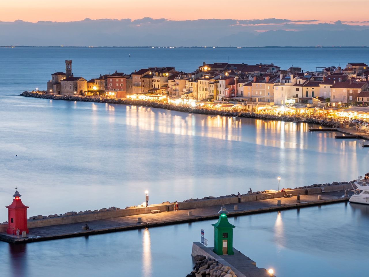Piran in Slowenien, Abenddämmerung, von oben 