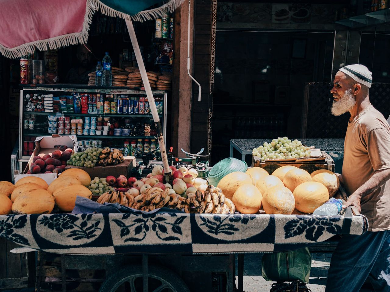 Frisches Obst an einem Stand in Marrakesch