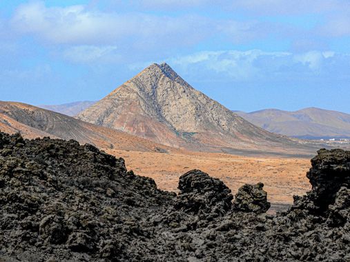 Blick auf den Tindaya Berg auf Fuerteventura