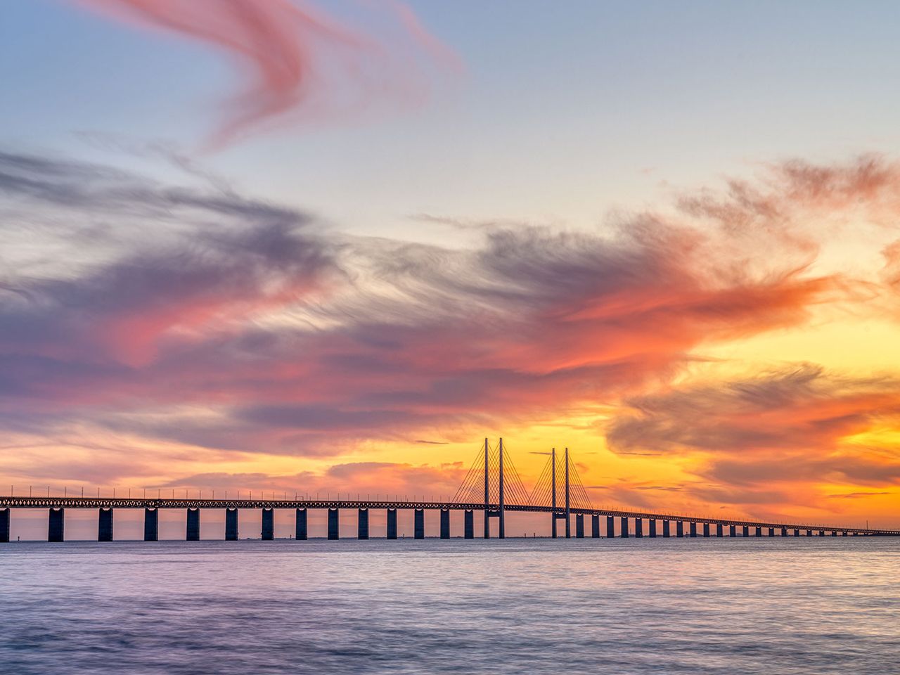 Öresundbrücke zwischen Kopenhagen und Malmö, Sonnenuntergang