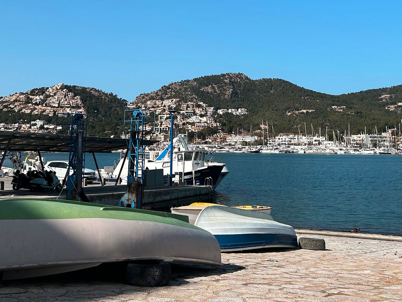 Port d’Andratx, Boote am Ufer