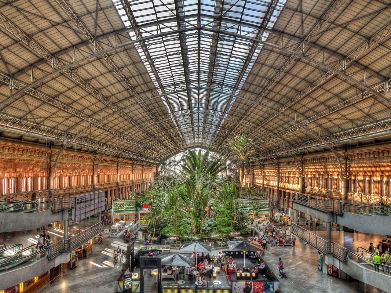 Tropischer Garten im Bahnhof Madrid Atocha