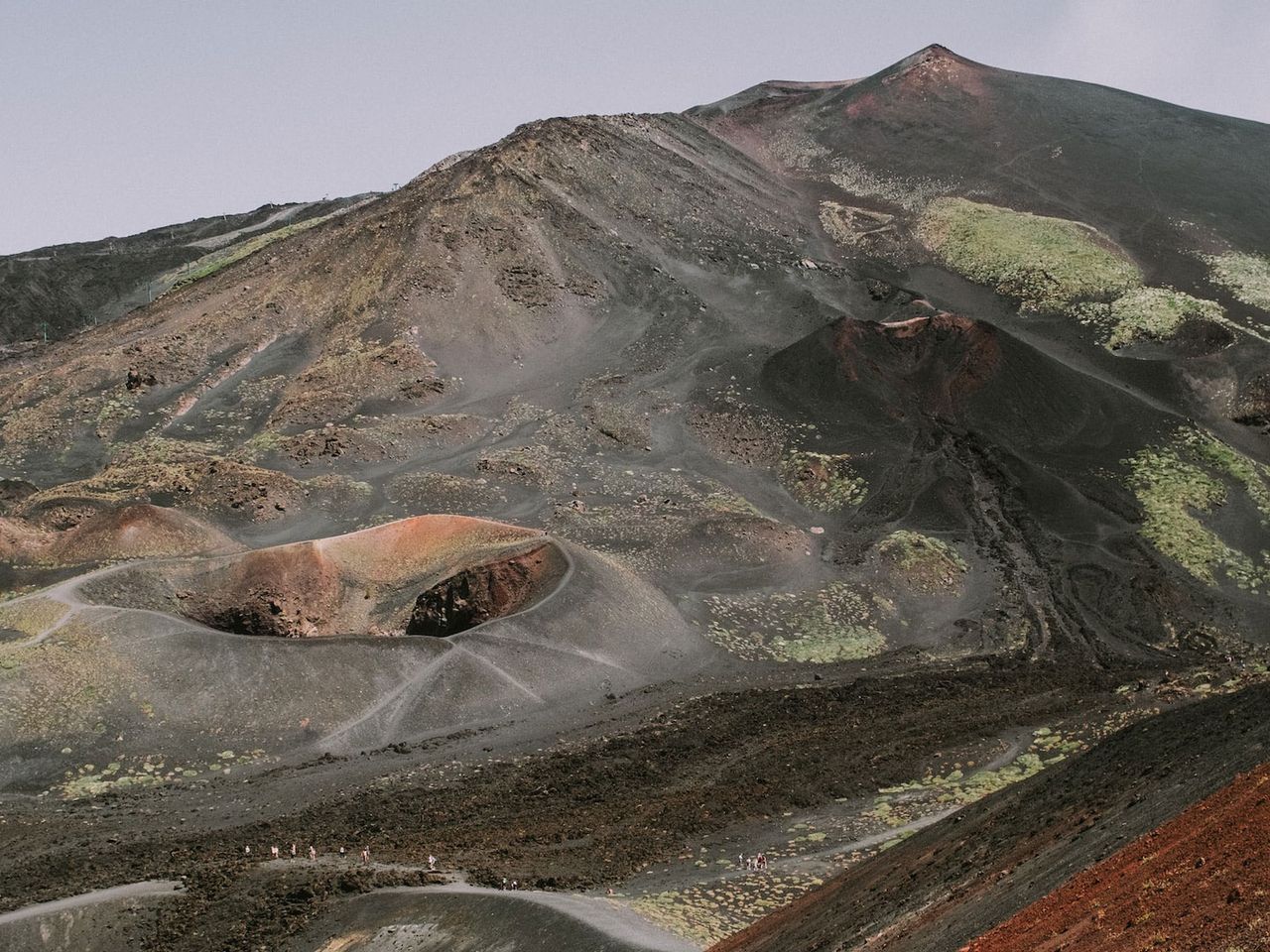 Wanderwege führen auf den Gipfel des Ätna