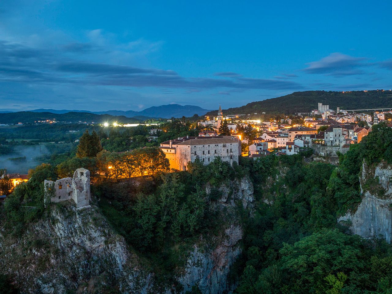 Pazin am Abend, Stadt in Istrien