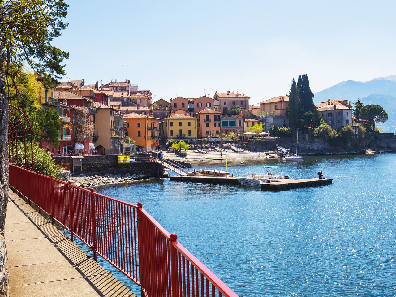La Passeggiata Degli Innamorati in Varenna