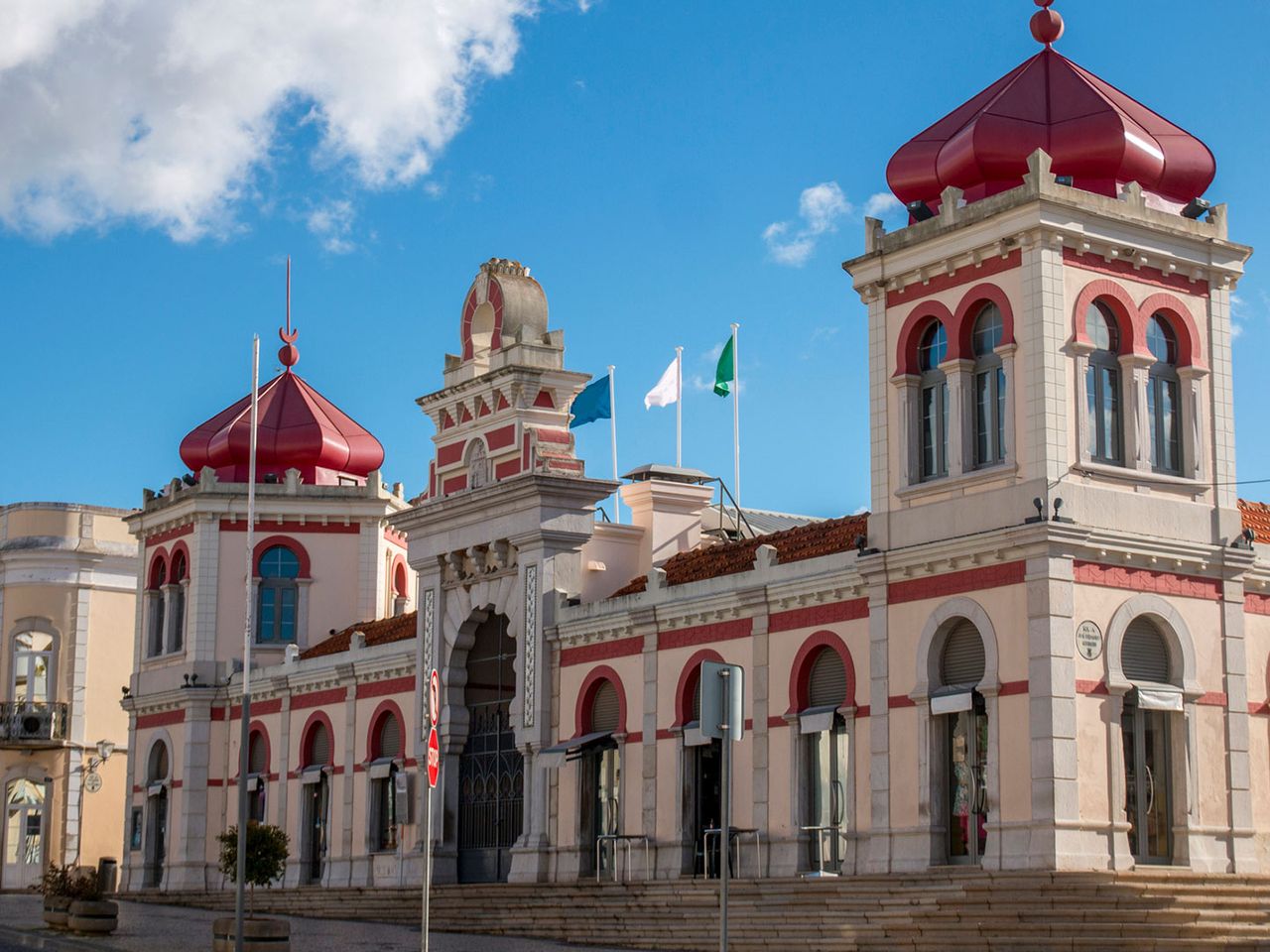Markthalle von Loulé, Algarve, von außen
