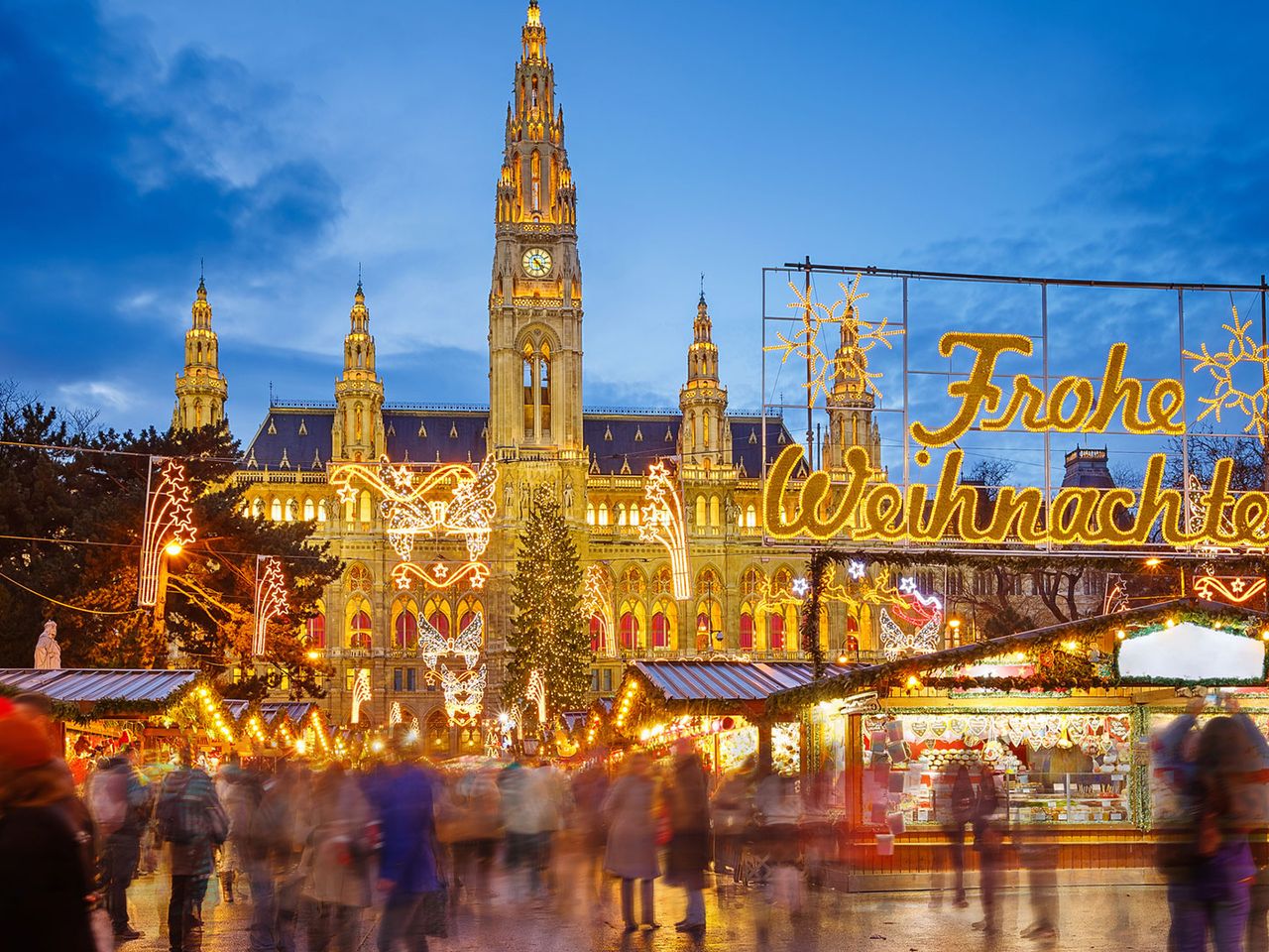 Weihnachtsmarkt vor dem Wiener Rathaus, Österreich