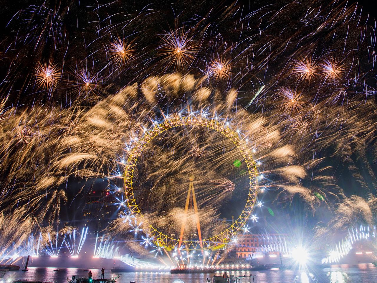 London Eye und rundherum Feuerwerk, Silvester in London