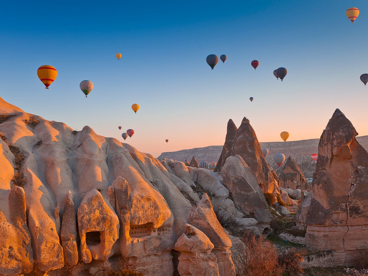Heißluftballons über Göreme in Kappadokien