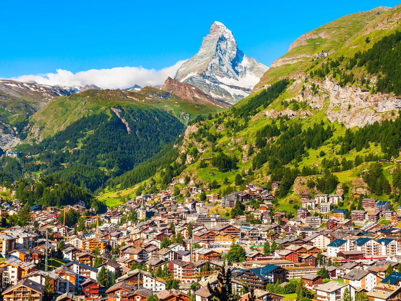 Zermatt und im Hintergrund das Matterhorn
