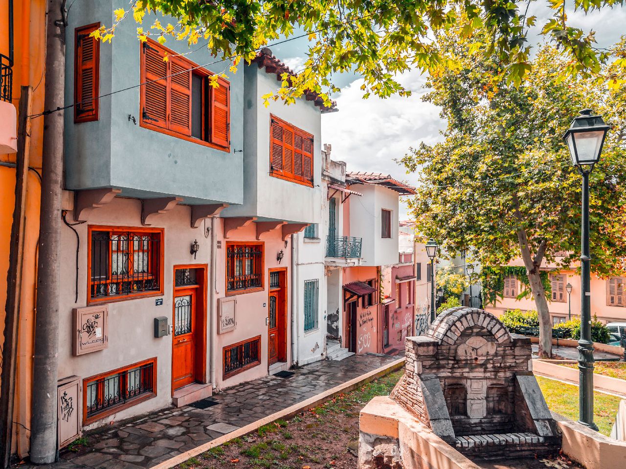 Bunte Häuser in der Oberstadt von Thessaloniki