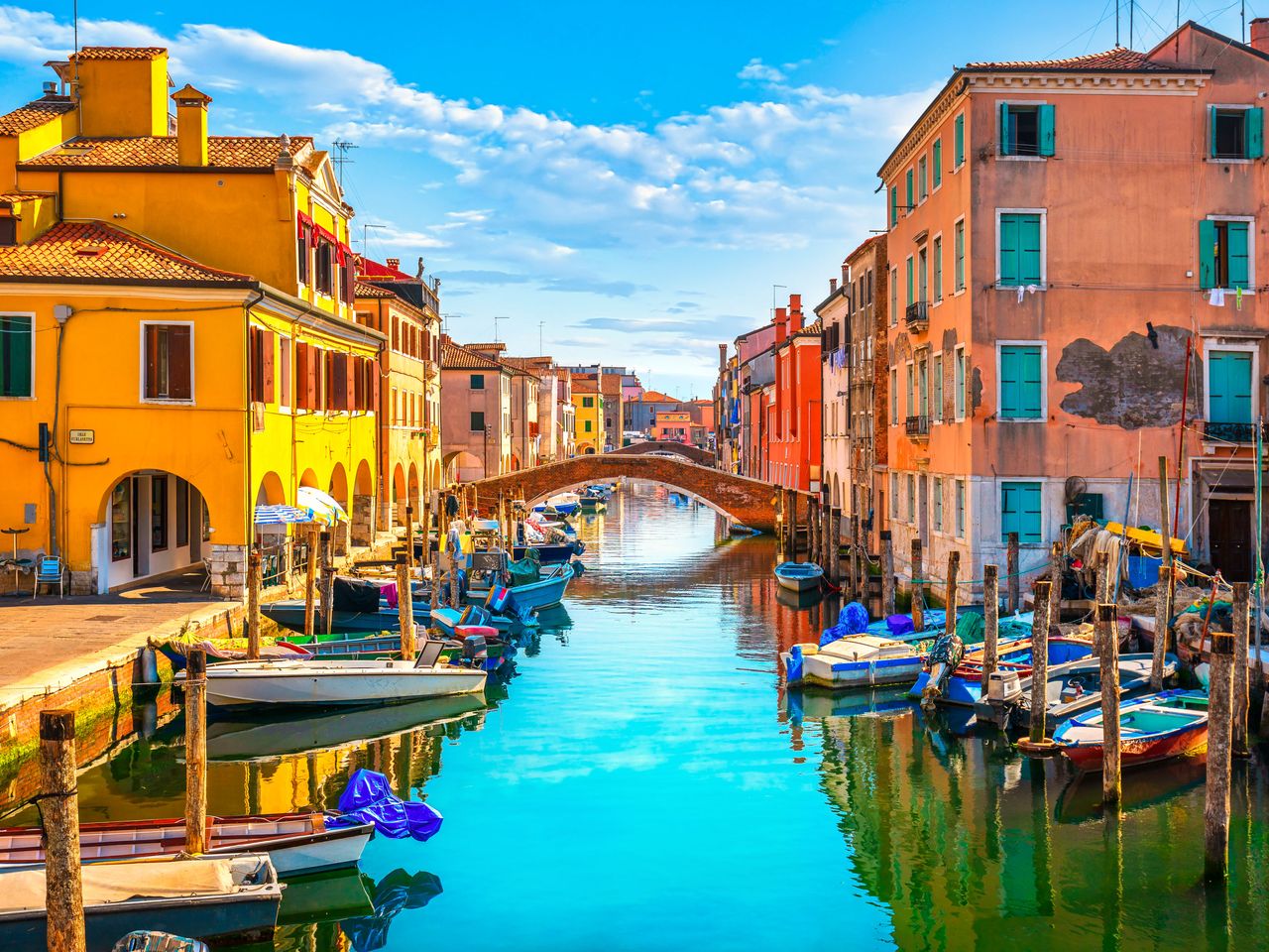 Kanal und Häuser sowie Boote in Chioggia