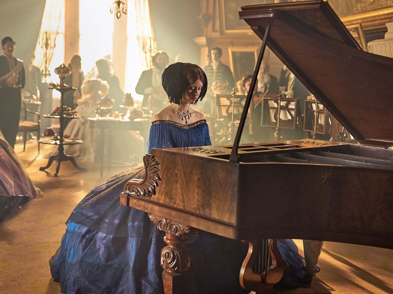 Mia Goth als Elizabeth in Frankenstein, Hospitalfield House