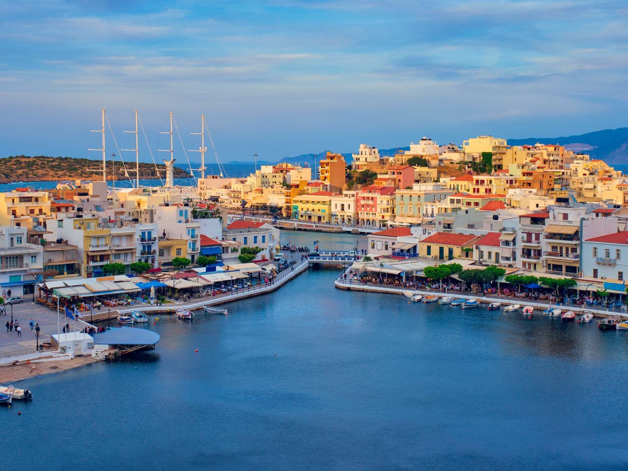 Blick auf die Bucht von Agios Nikolaos auf Kreta