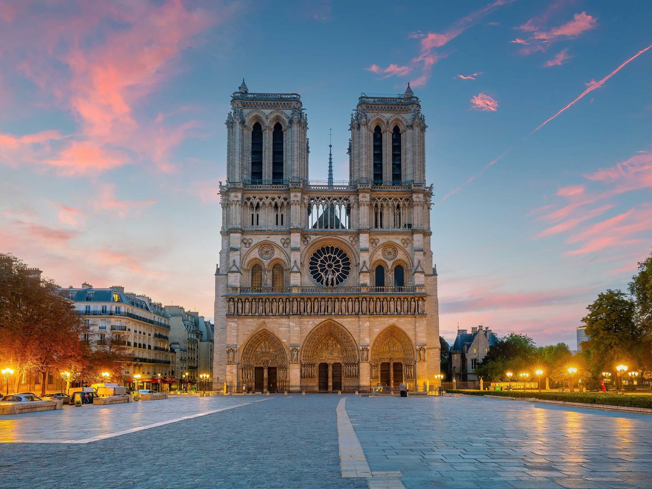 Kathedrale Notre-Dame de Paris im Abendlicht