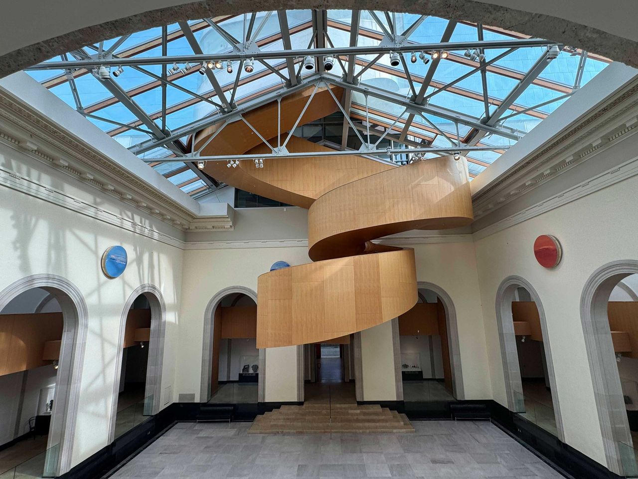 hölzerne Treppe in der Art Gallery of Ontario, Toronto