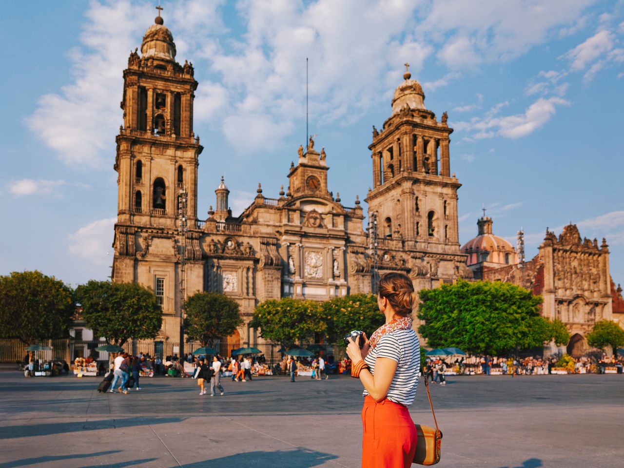 Der Hauptplatz Zocalo und die Kathedrale von Mexico City