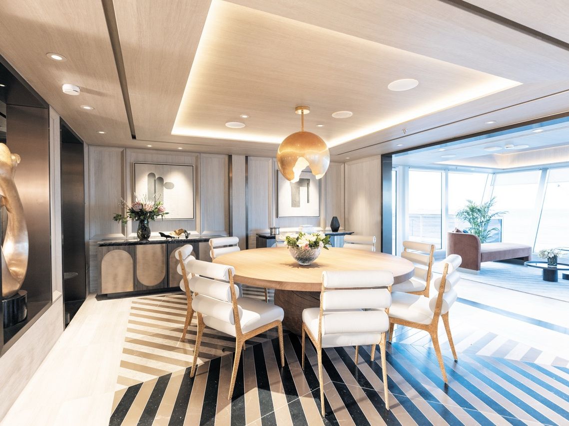 GRA_REGENT_SUITE_DINING_6869_CC_noLight_2024