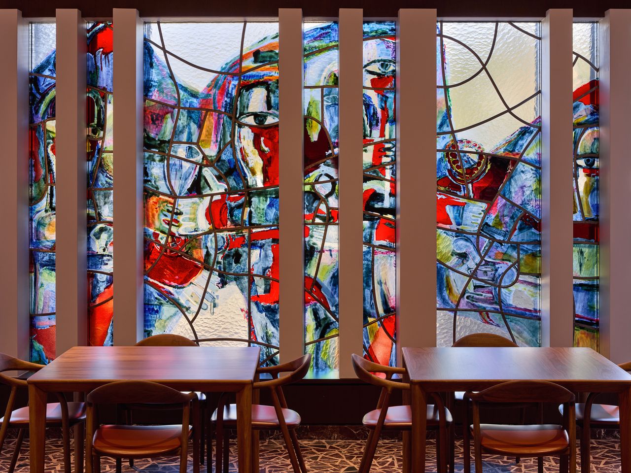 Kafka Brasserie, Glas von Josef Jíra im Fairmont Golden Prague