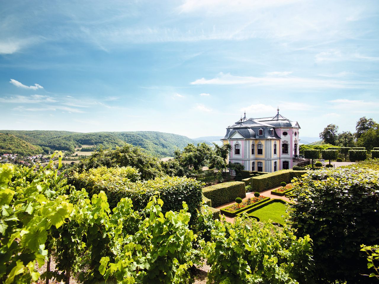 Mondsichelbeete und Rebhänge