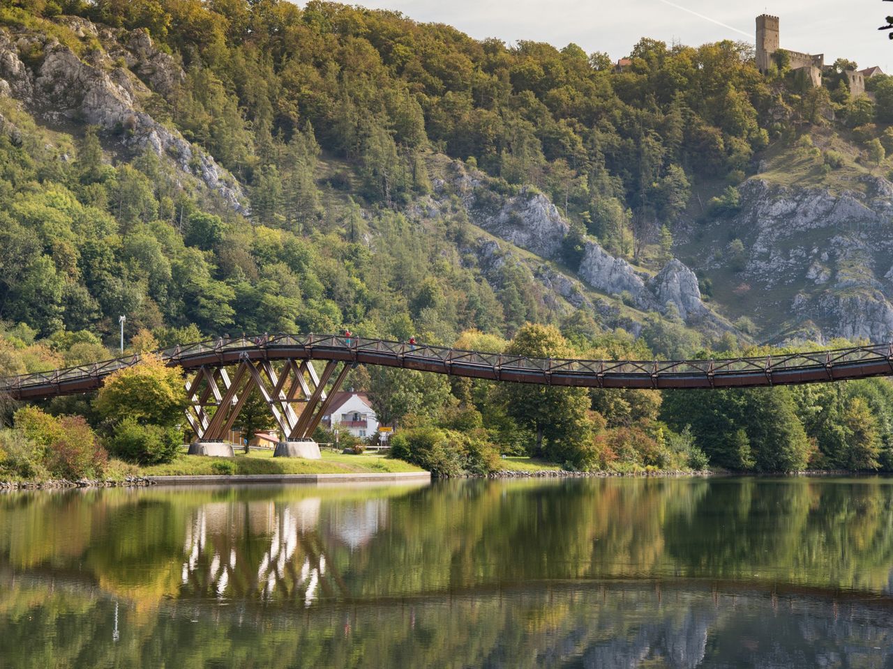 Holzbrücke Tatzlwurm in Essing im Altmühltal in Bayern