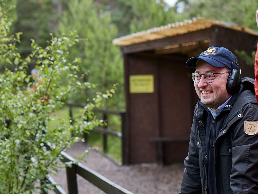 Kalle Harberg beim Tontaubenschießen
