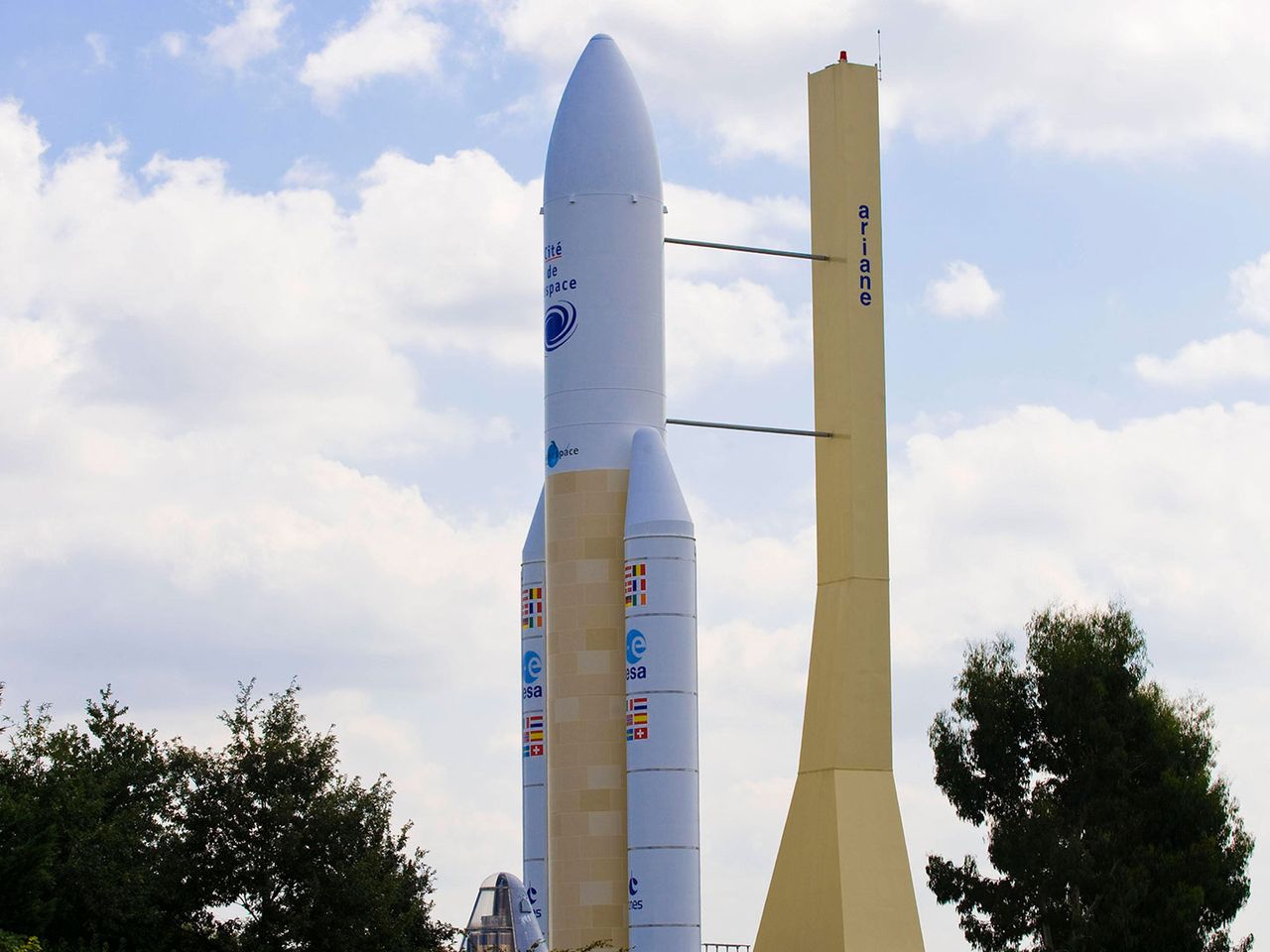 Replik der Ariane-5-Rakete in der Cité de l’espace