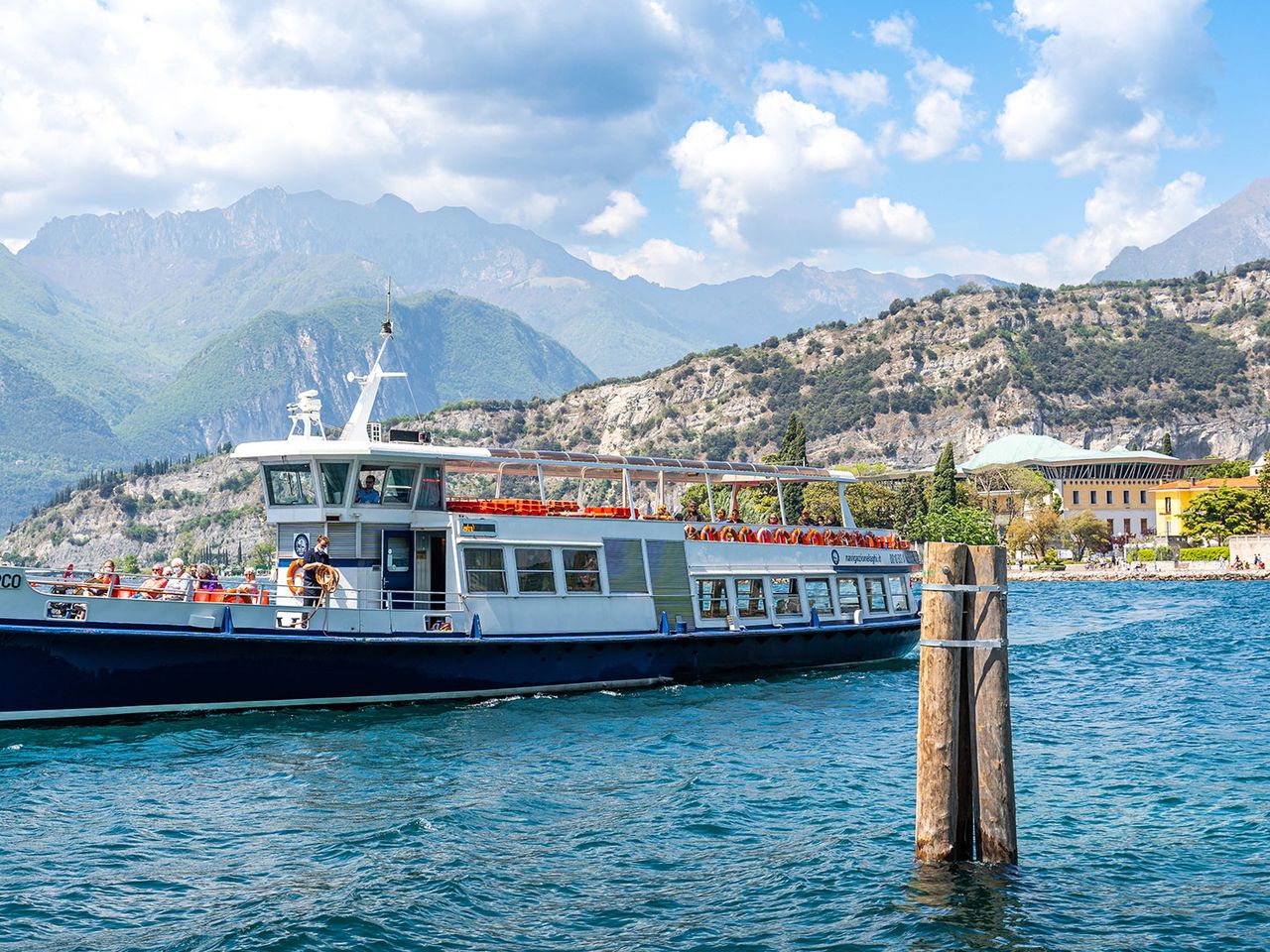Fähre auf dem Gardasee bei Torbole