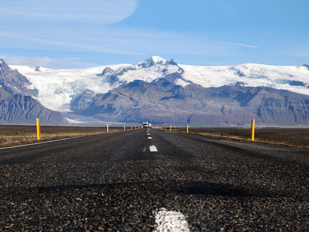 Die berühmte Ringstraße 1 führt von Reykjavik zum Eyjafjallajökull.