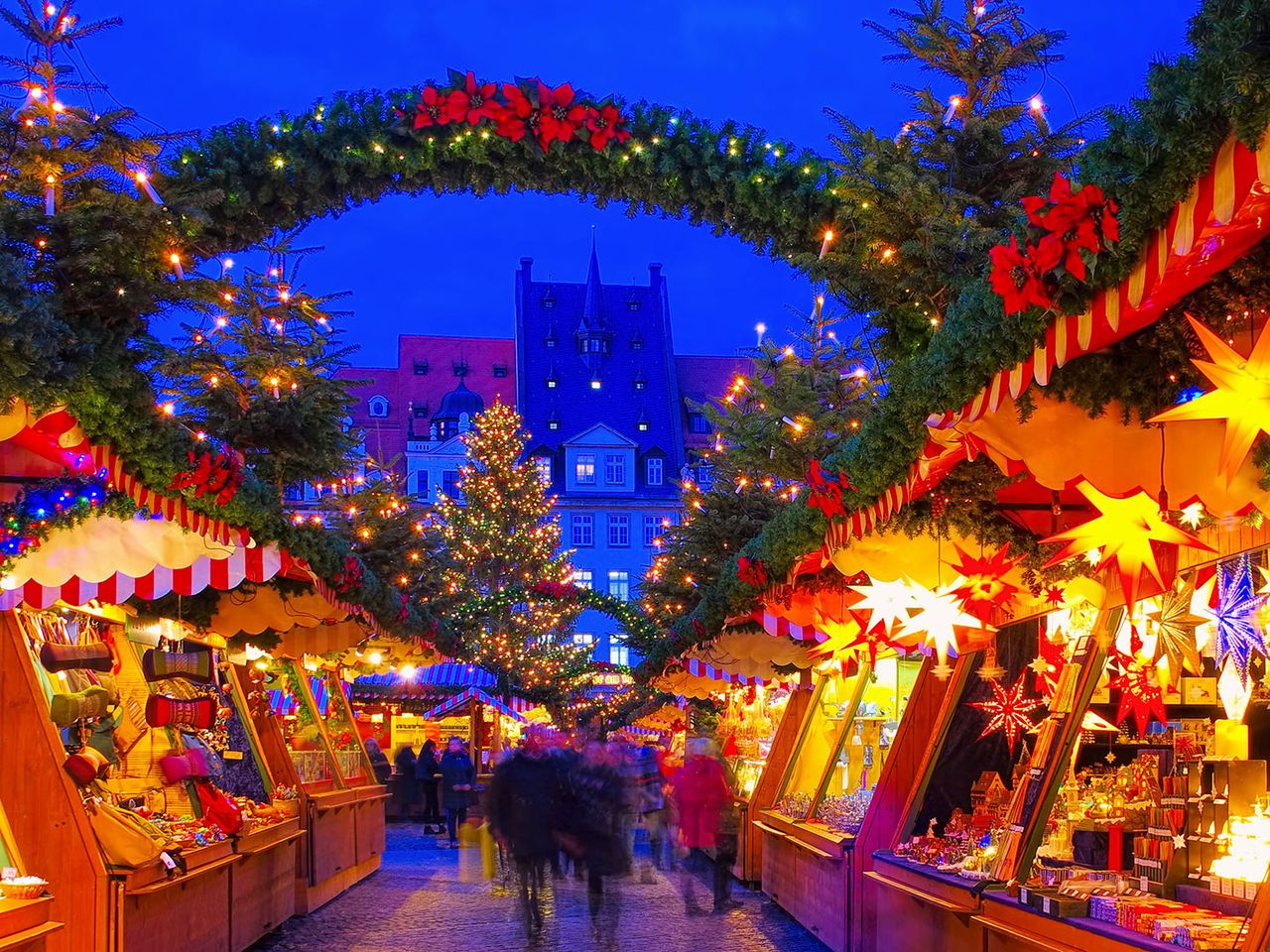Holzbuden auf dem Weihnachtsmarkt in Leipzig