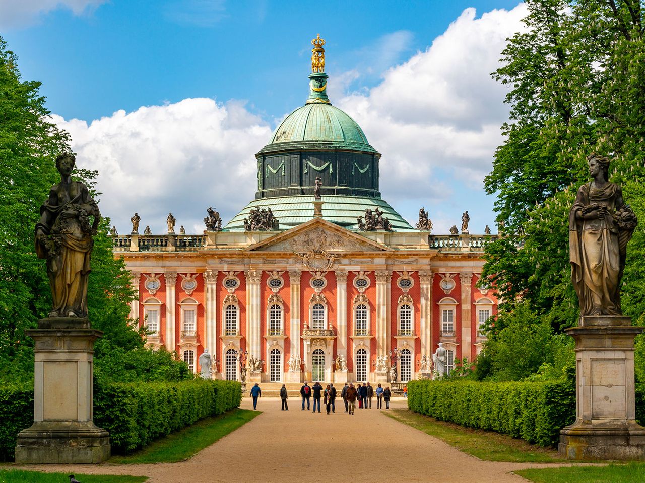 Blick auf Neues Palais im Park Sanssouci
