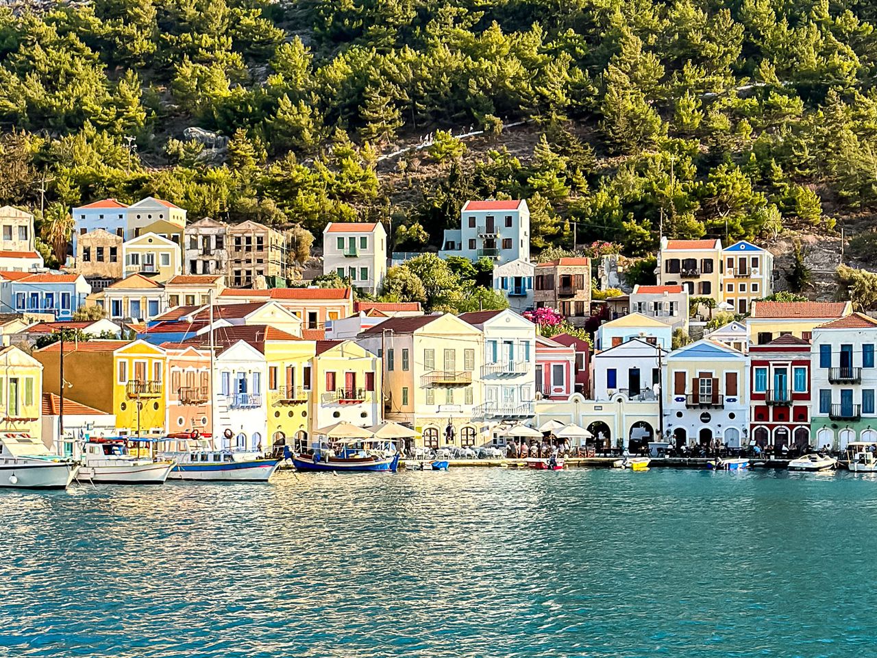 Blick auf den Hafen von Kastellorizo