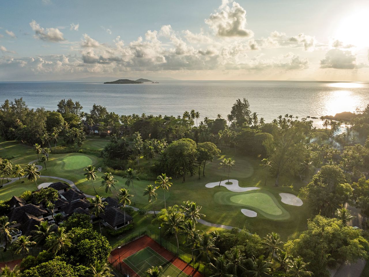 Constance Lemuria, Golfplatz und Tennisplatz, Aerial