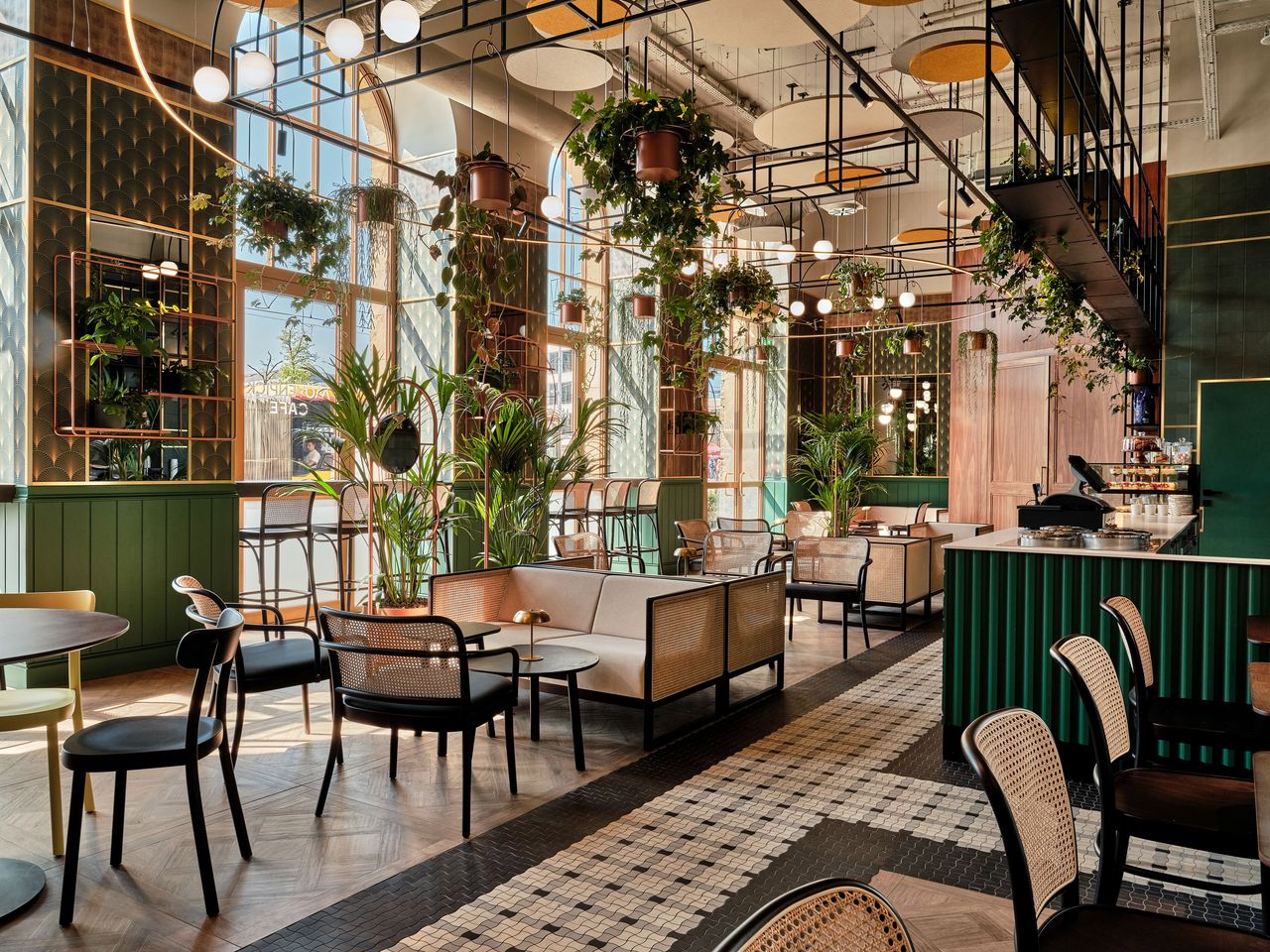 Café im neu eröffneten Mövenpick Grand Hotel, Breslau