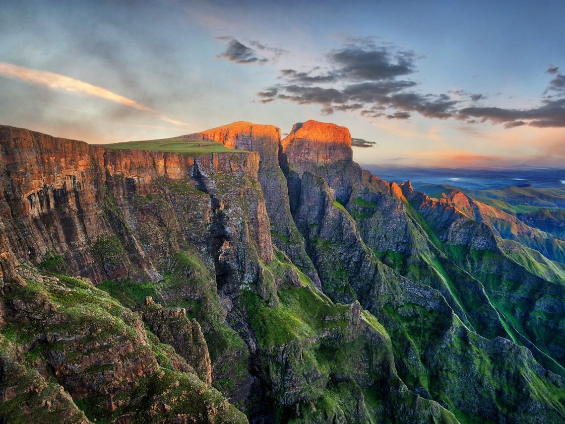SA_Drakensberg_shutterstock_1049896598