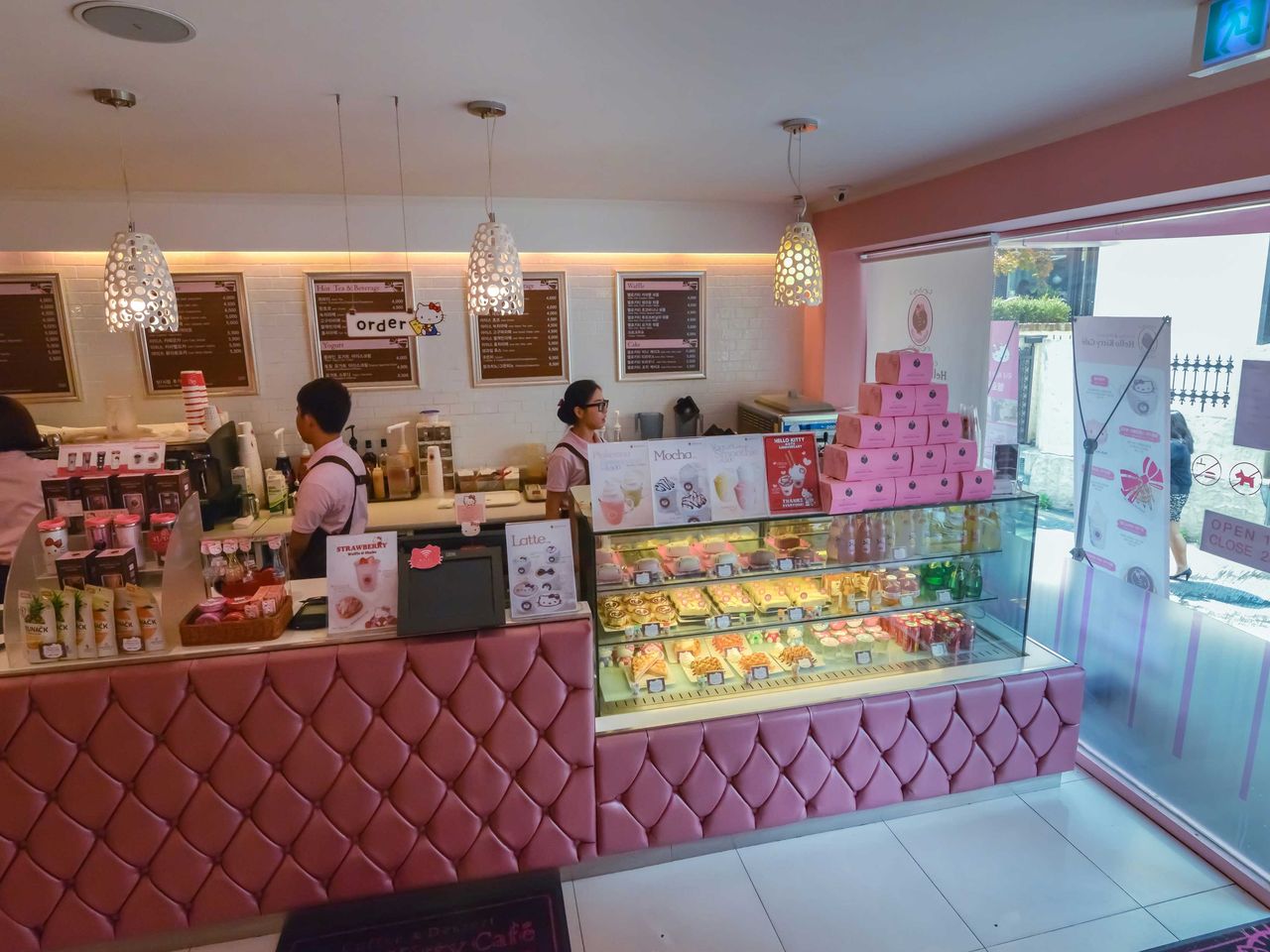 Hello Kitty caf&eacute; in Seoul, Theke