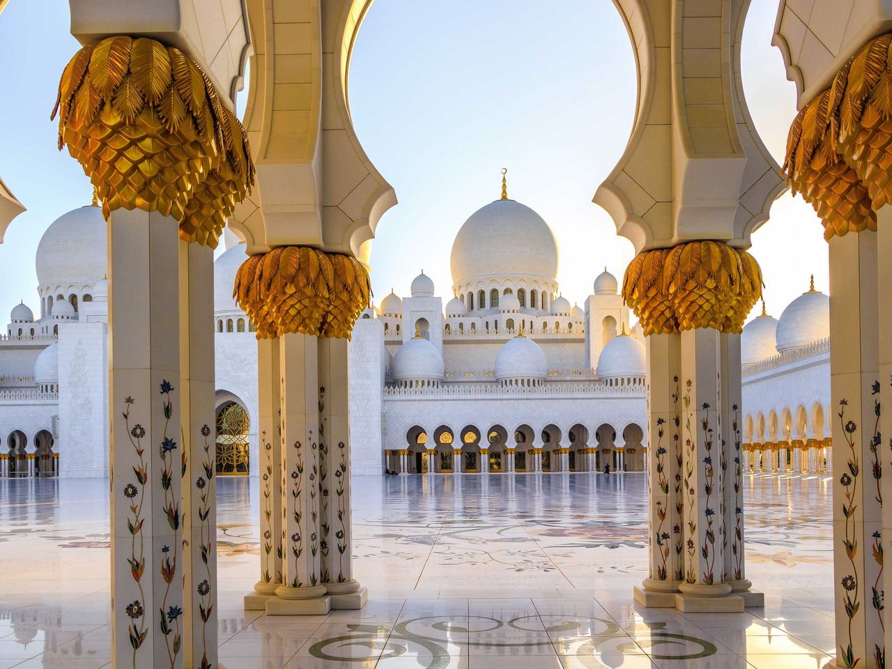Scheich-Zayid-Moschee in Abu Dhabi, Blick vom Innenhof