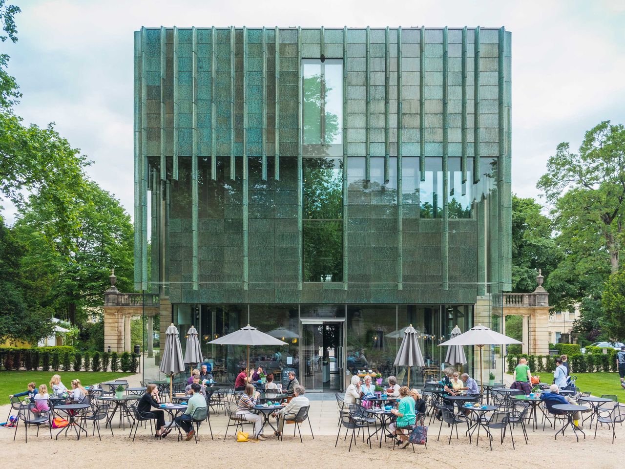 Café und moderner Anbau auf der Rückseite des Holburne Museums, Bath